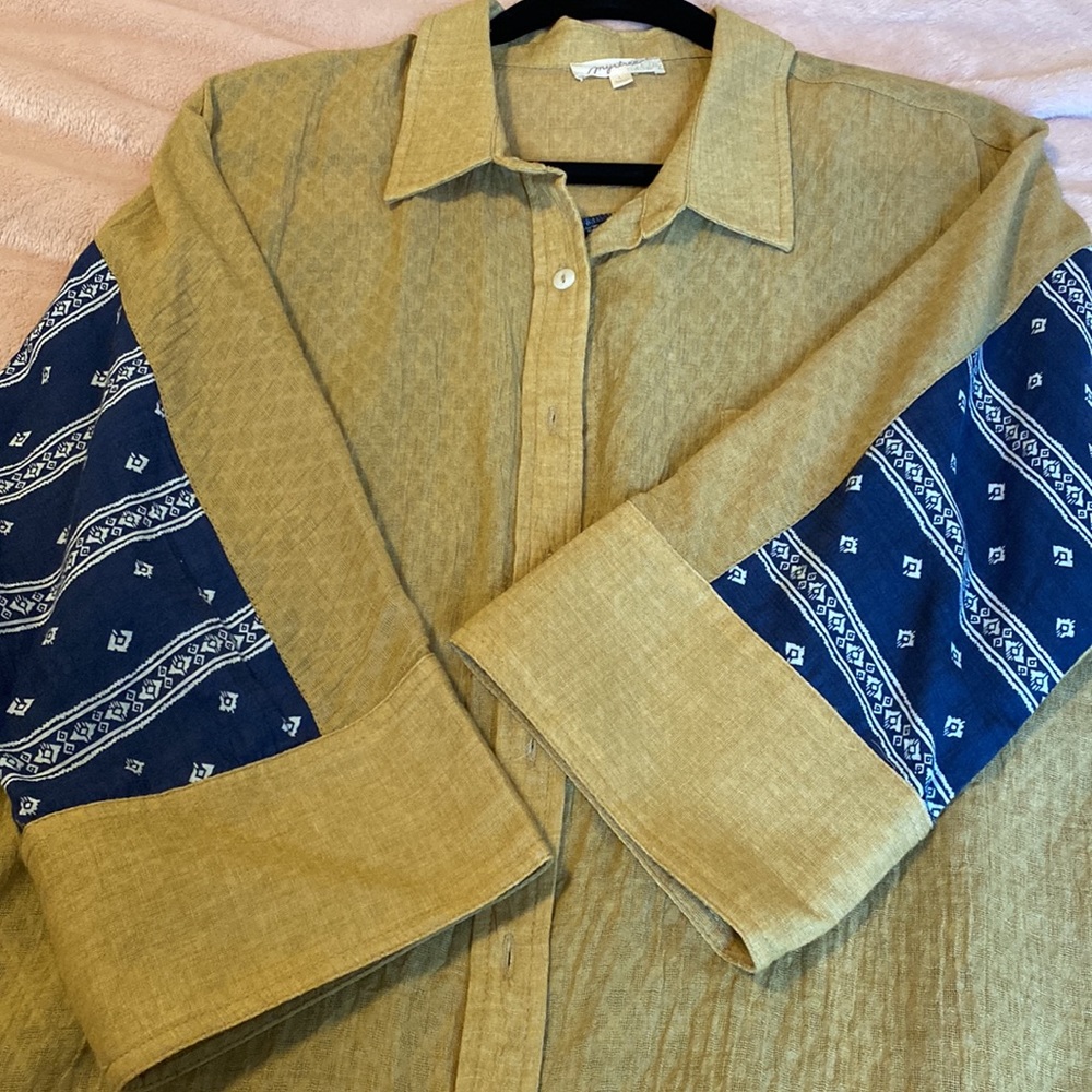 Boutique detail blouse, size large